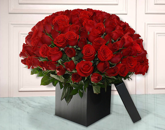 65 rosas en caja | LOVE
